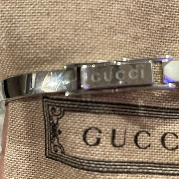 Gucci Watch 105 Series